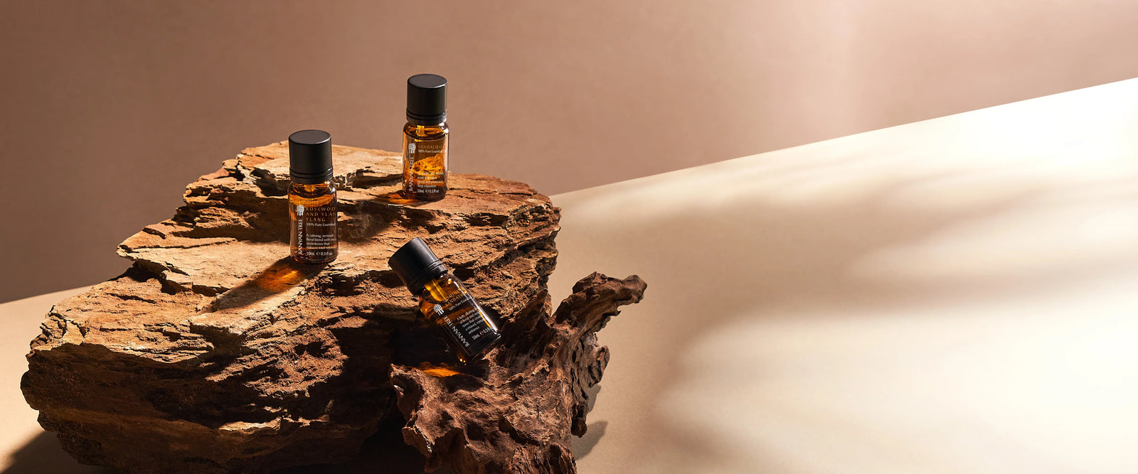 GROUNDING ESSENTIAL OILS: WHAT THEY ARE AND HOW TO USE THEM